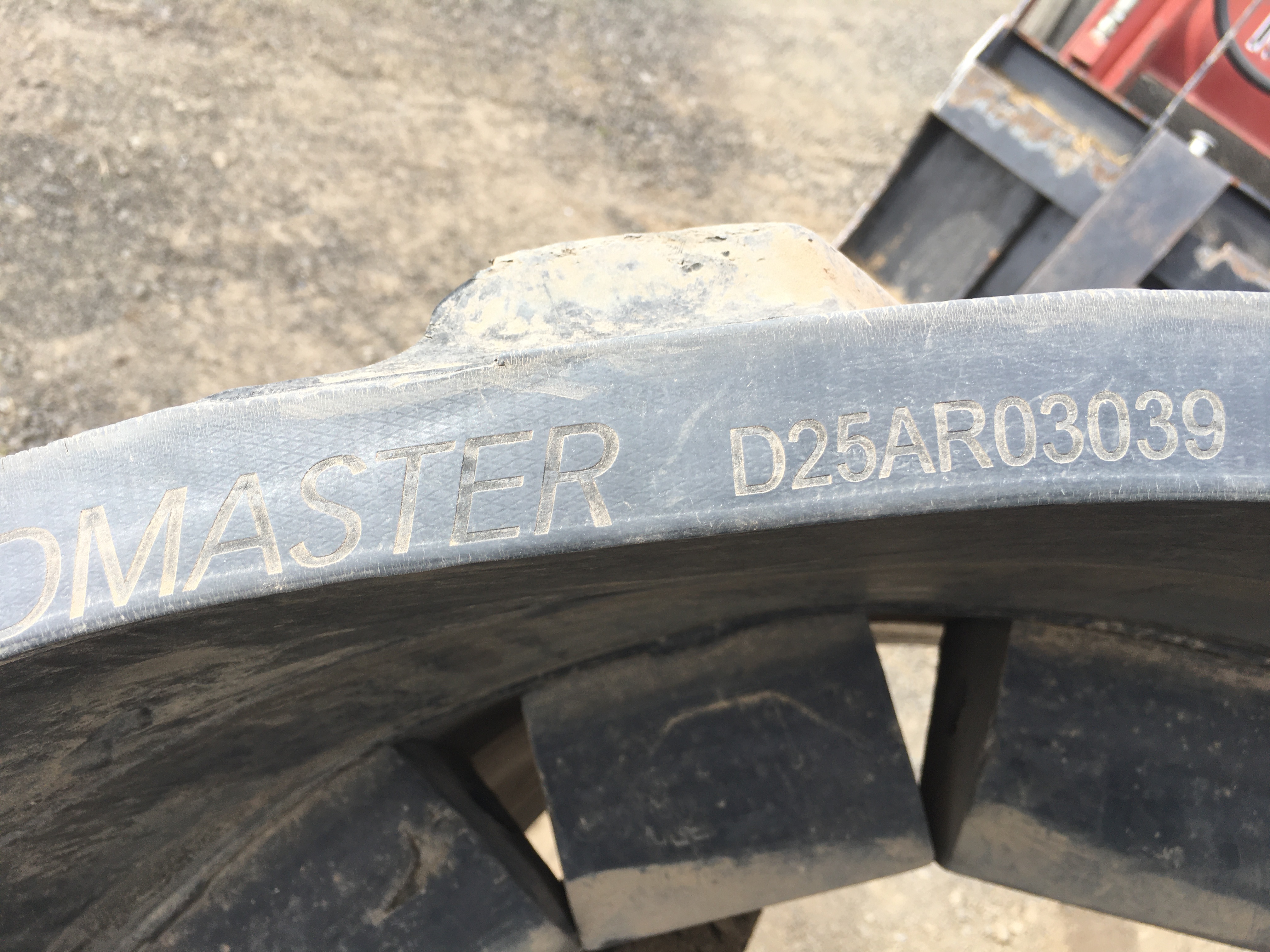 (image for) Yieldmaster Used 25" Agco MT700 track - Click Image to Close