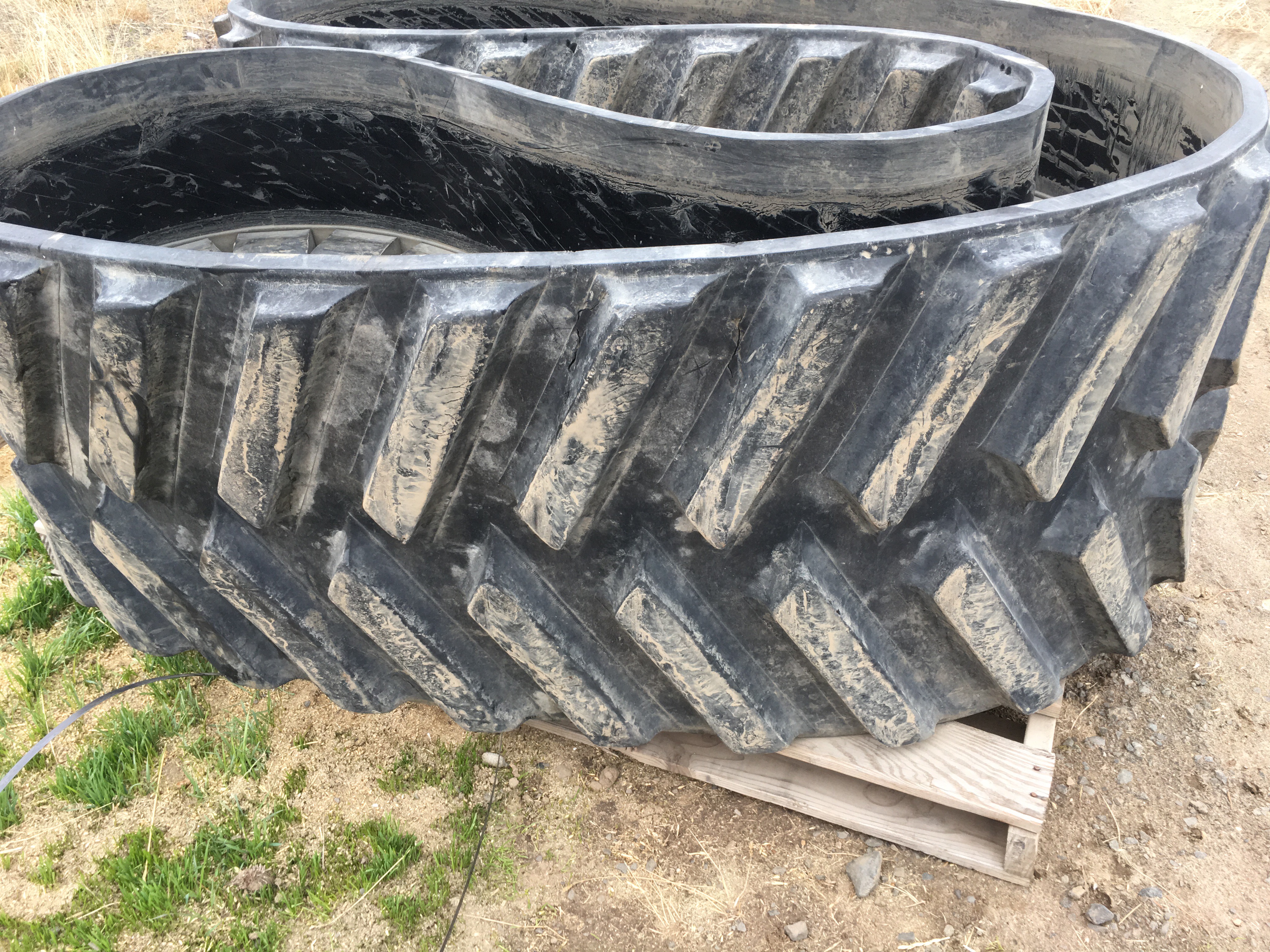 (image for) Camoplast Used 30" Agco MT700 Track - Click Image to Close