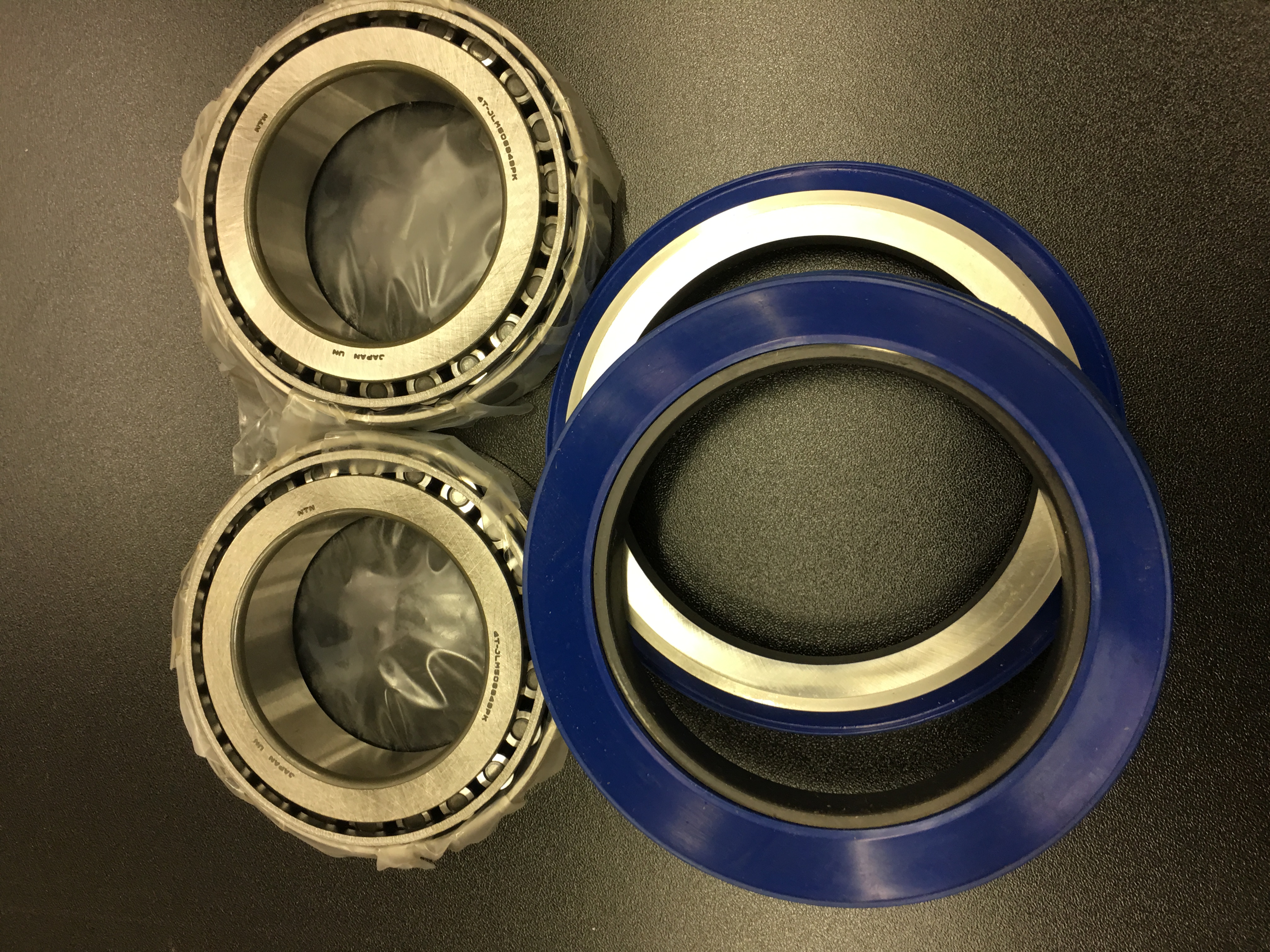 (image for) Case STX Quadtrac Mid Roller Seal & Bearing Kit