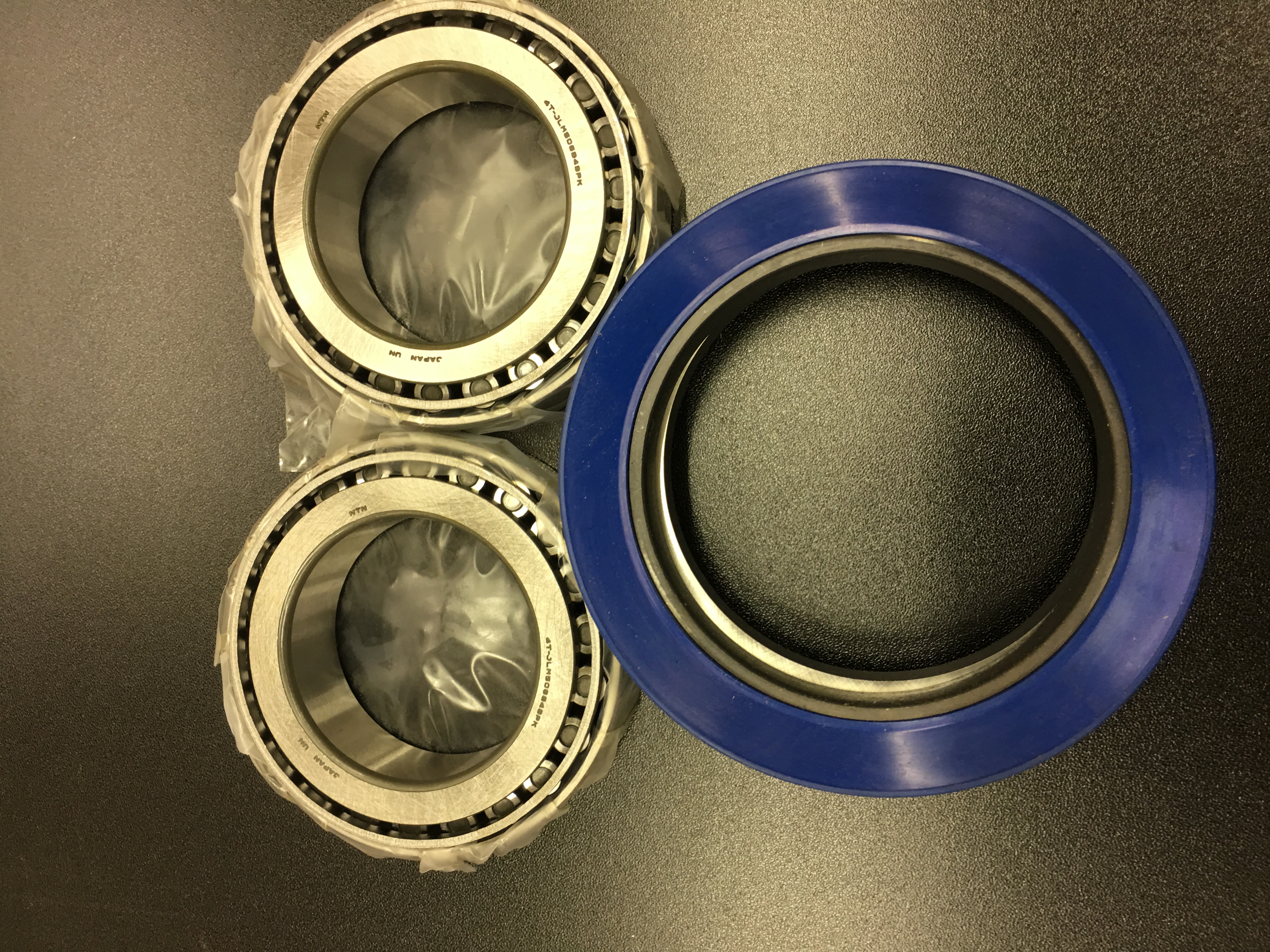 (image for) Case STX Quadtrac Mid Roller Seal & Bearing Kit - Click Image to Close