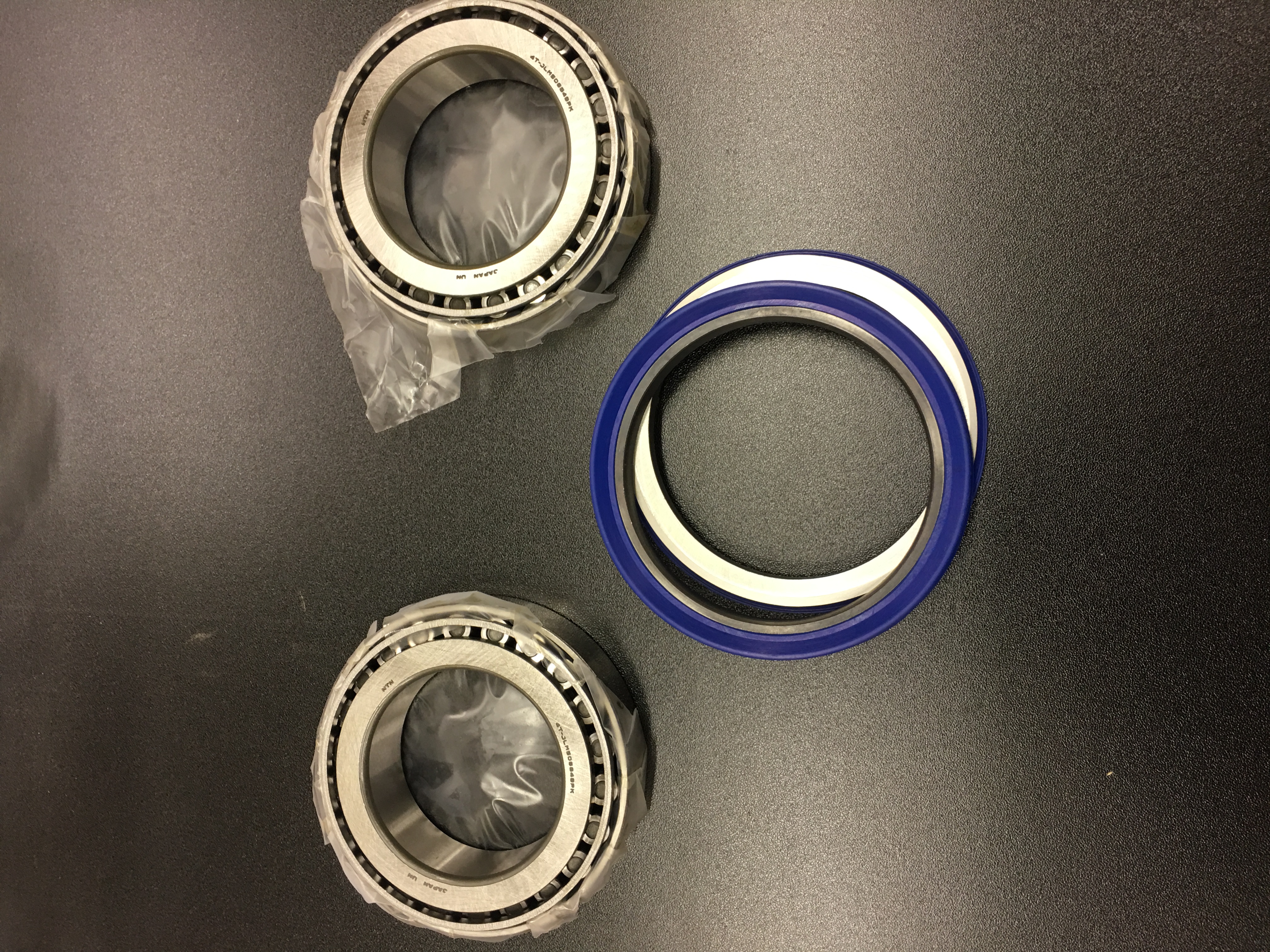 (image for) Case STX Quadtrac Mid Roller Seal & Bearing Kit